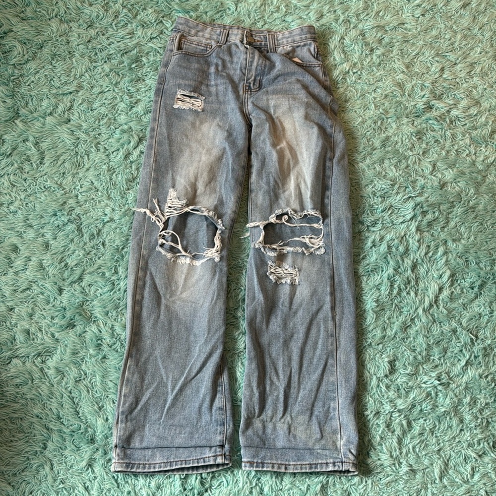 Baggy distressed jeans